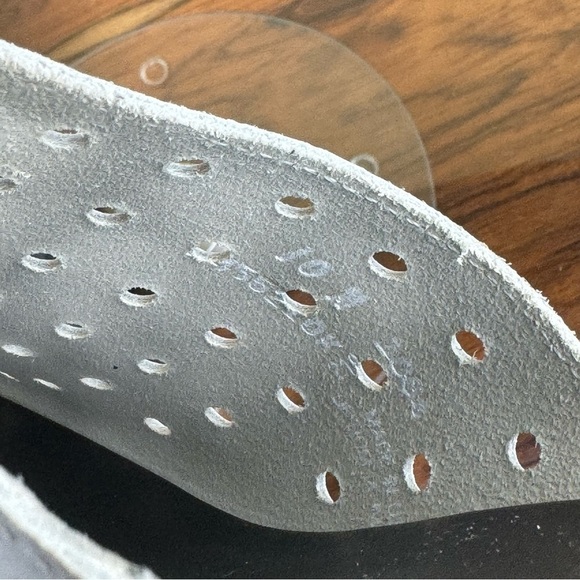 Munro Jules Perforated Heeled Mules White Silver Wash Nubuck - Picture 13 of 16